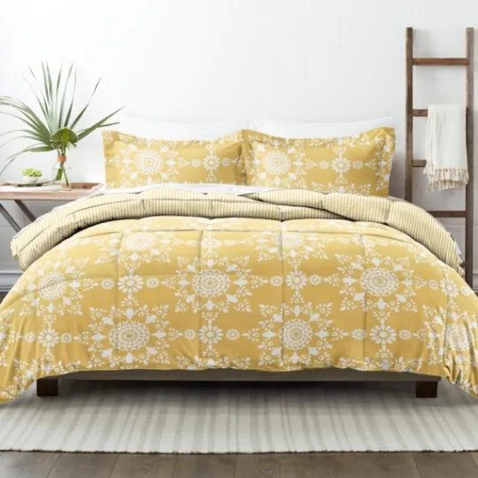 Kirkland's Home Daisy Medallion Queen 3-Pc. Comforter Set- Comforters