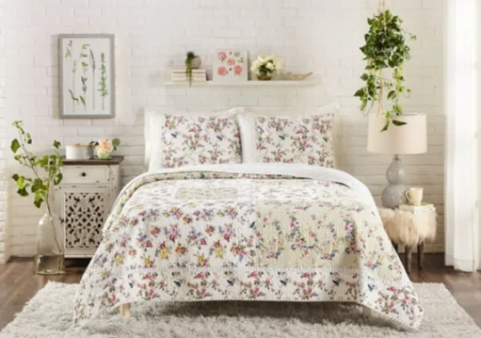 Kirkland's Home Jessica Simpson Phillipa Queen Quilt Set- Quilts