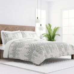 Kirkland's Home White Trellis Reversible 3-Pc. King Quilt Set- Quilts