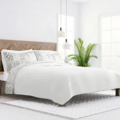 Kirkland's Home White Trellis Reversible 3-Pc. King Quilt Set- Quilts